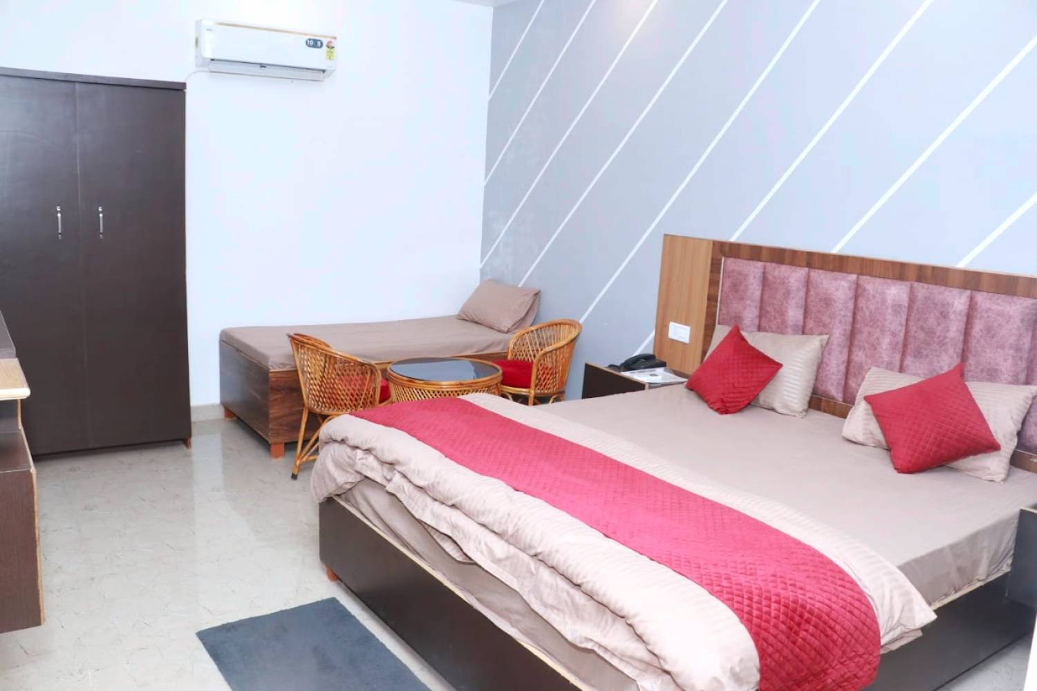 Triple Bedroom Image